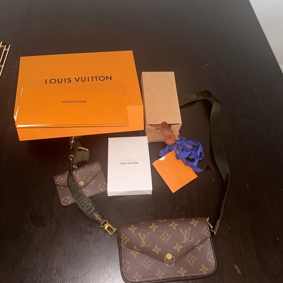 Louis Vuitton Monogram Felicie Strap and Go Bag - Picture 2 of 3